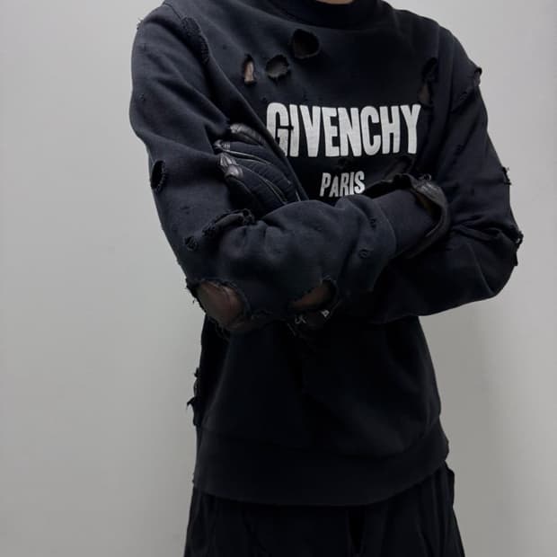 GIVENCHY