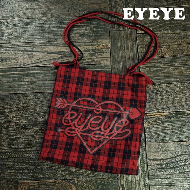 [아이아이] 그래픽 자수 타탁 체크 에코백 M19836