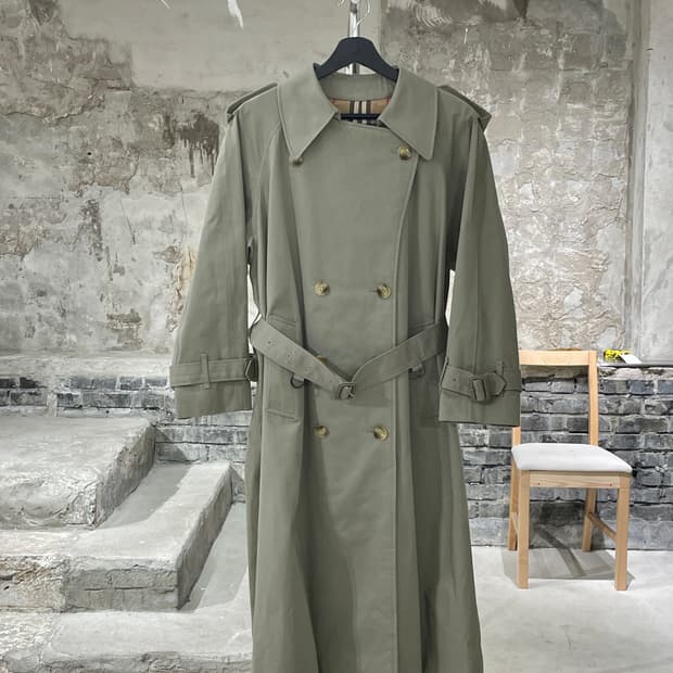버버리 라이트 올리브 벨티드 트렌치 코트