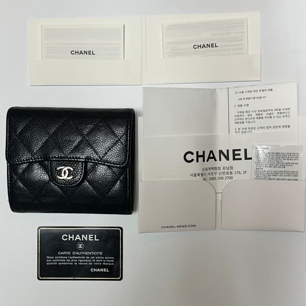 샤넬 클래식 캐비어 반지갑 블랙 은장 풀구성