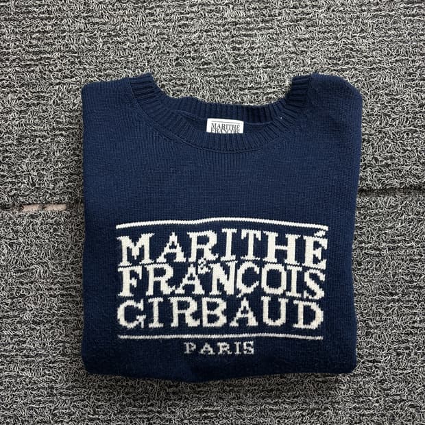 마리떼 센터빅로고 미니멀 크루넥 니트 2353