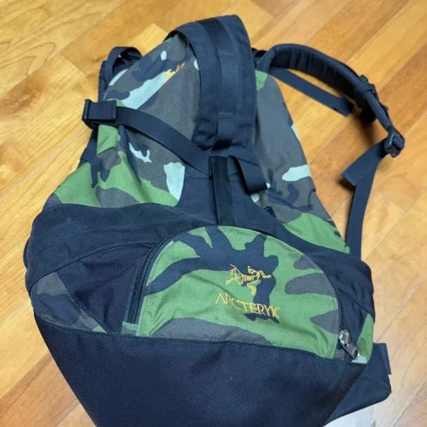 아크테릭스 x 빔스 백팩