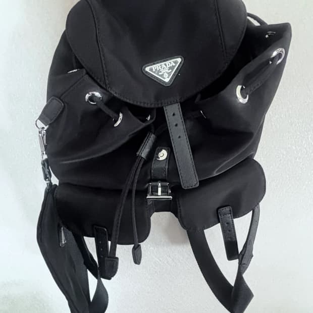 프라다 리나일론 미디움 백팩 (파우치 포함)