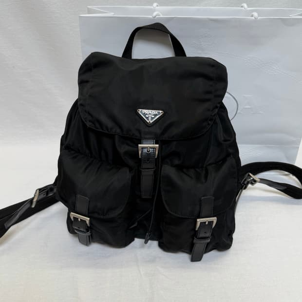 정품 프라다 포코노 나일론 투포켓 미디움 백팩 블랙