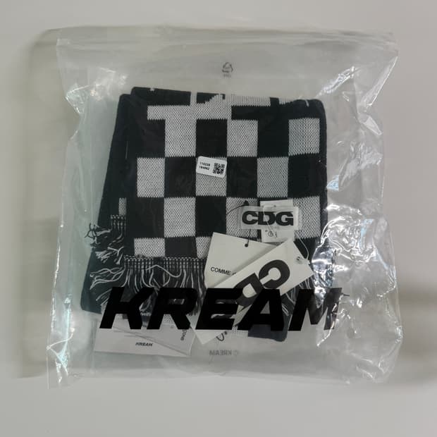 (새상품) 꼼데가르송 - CDG 로고 체크 머플러