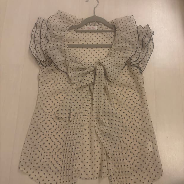 Dot blouse