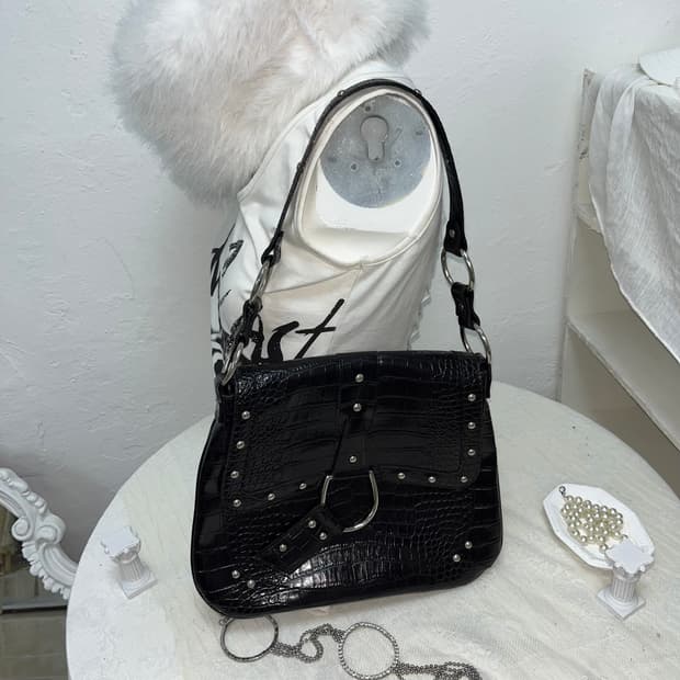 블랙 글로시 파에톤 숄더백