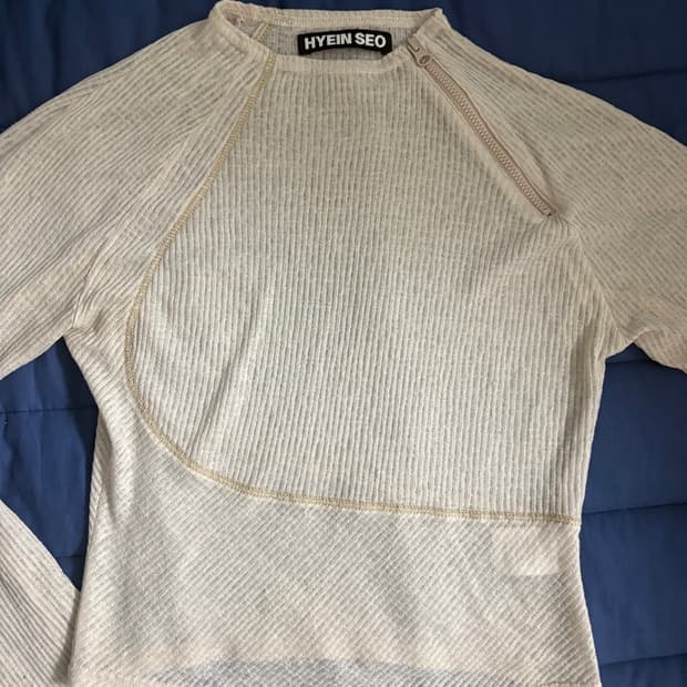 Hyeinseo helix long sleeve