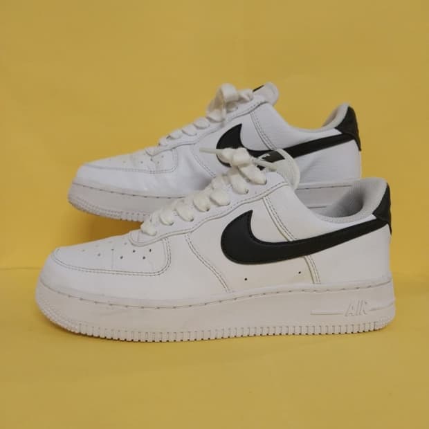 여성 나이키 에어포스1 07 운동화 (235)