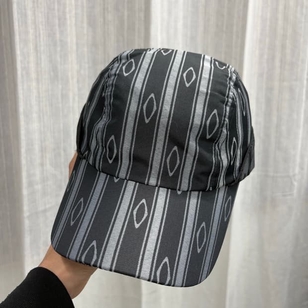 Mischief 미스치프 자가드 캠프캡 모자