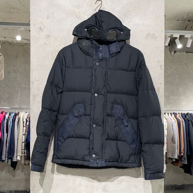 씨피컴퍼니 블랙 크랭클랩스 고글 덕 다운 후디 자켓