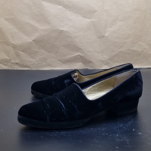 입생로랑 벨벳 펌프스 7.5 245