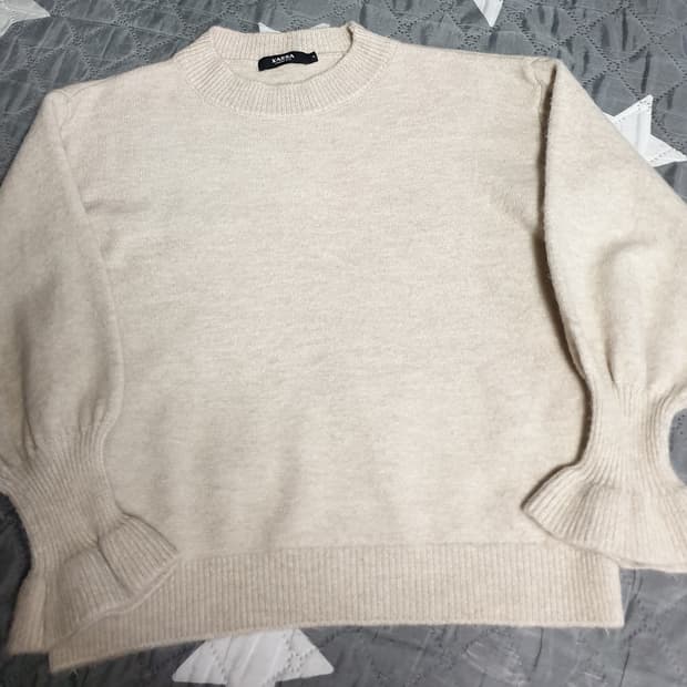 KARRA 모던 시크 크롭 나팔소매 니트 스웨터 아이보리 (F)