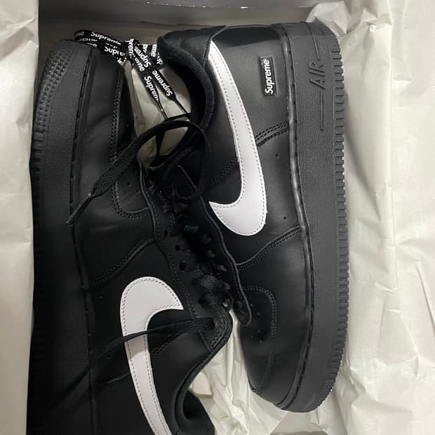 슈프림 에어포스 검흰 270