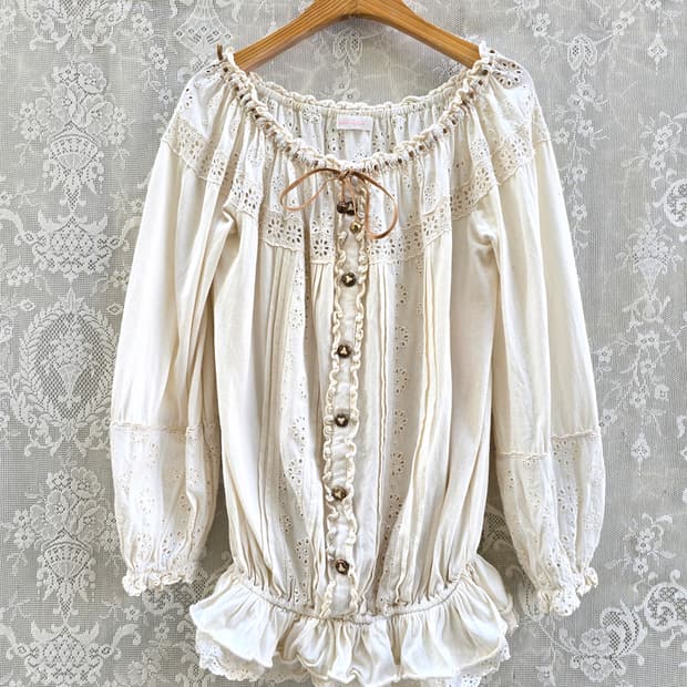 리즈리사 프릴 블라우스