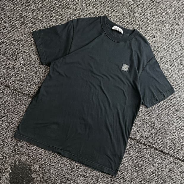 스톤 아일랜드 나침반 패치 반팔티 3581