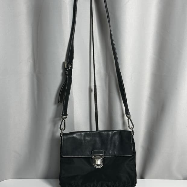 프라다 블랙 나일론 & 레더 크로스백