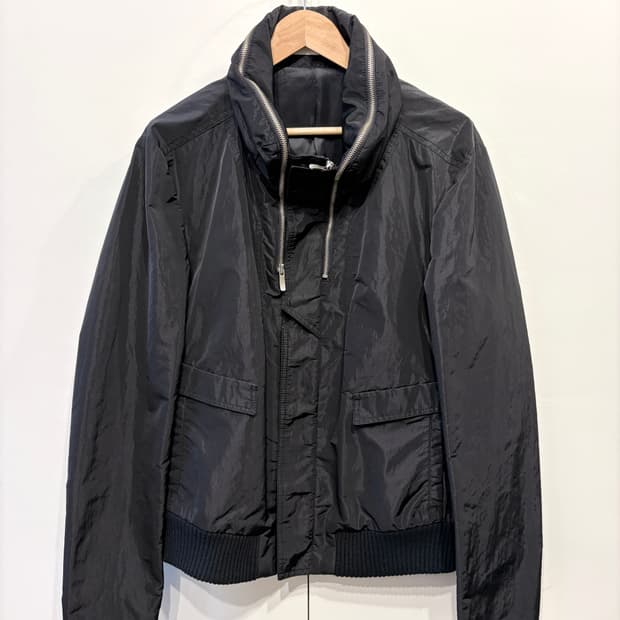 우영미 하이넥 집업 나일론 자켓