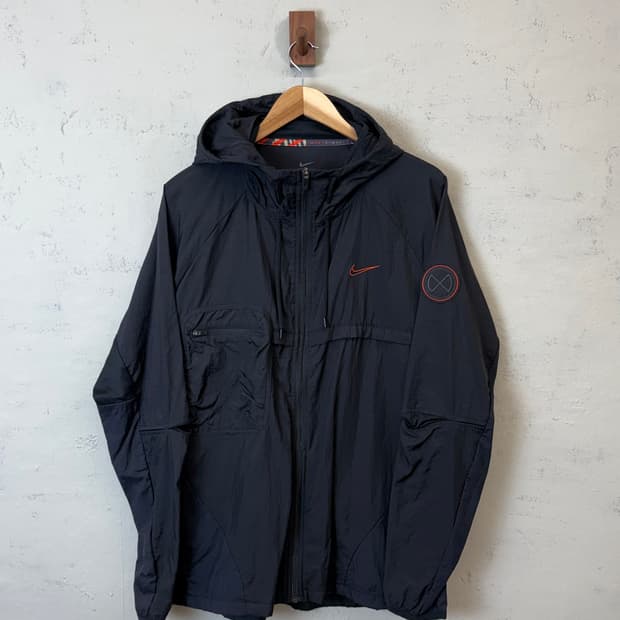 나이키 와펜 스탠다드핏 바람막이 블랙
