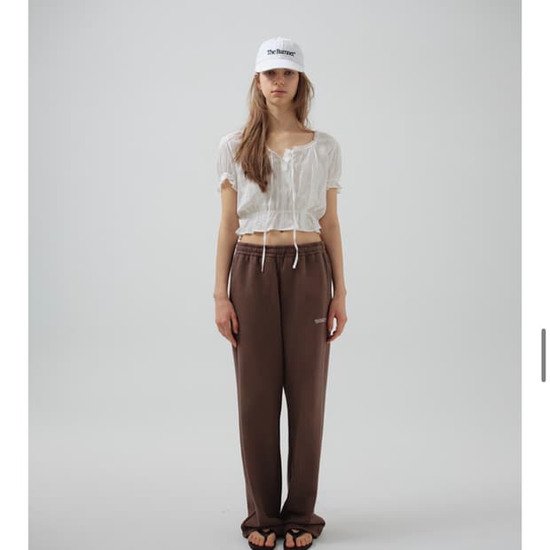 더바넷 sud pleatib blouse white
