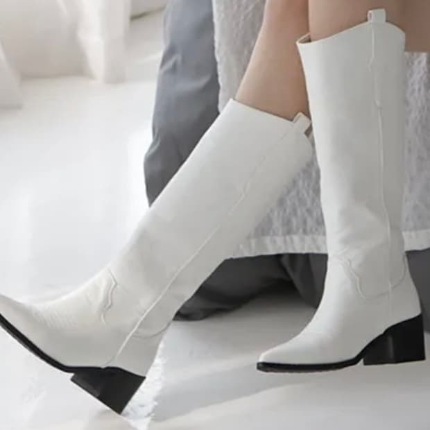 화이트 롱부츠 