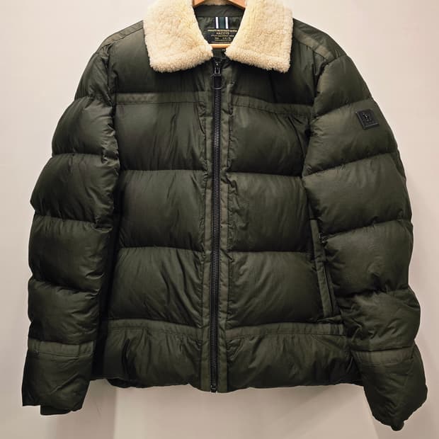 헤지스 양털배색 구스다운점퍼. 
싸이즈 105  남자.