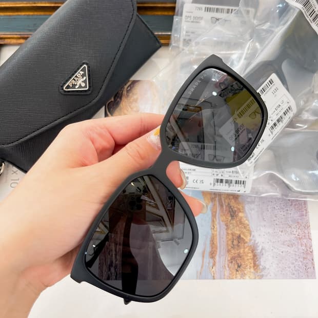 프라다 심볼 선글라스 슬레이트 그레이 렌즈 SPS 06V-F