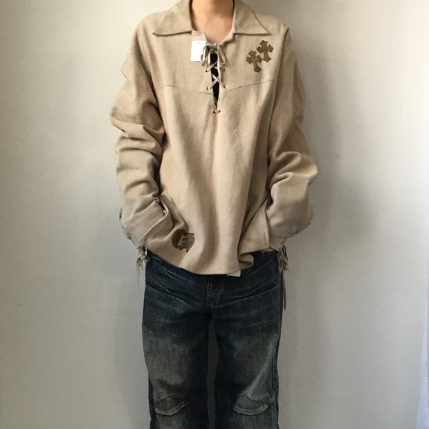 Cross patch point suede top