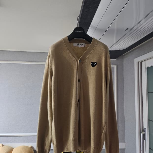 [거의 새것] 꼼데가르송 베이지 가디건 xl