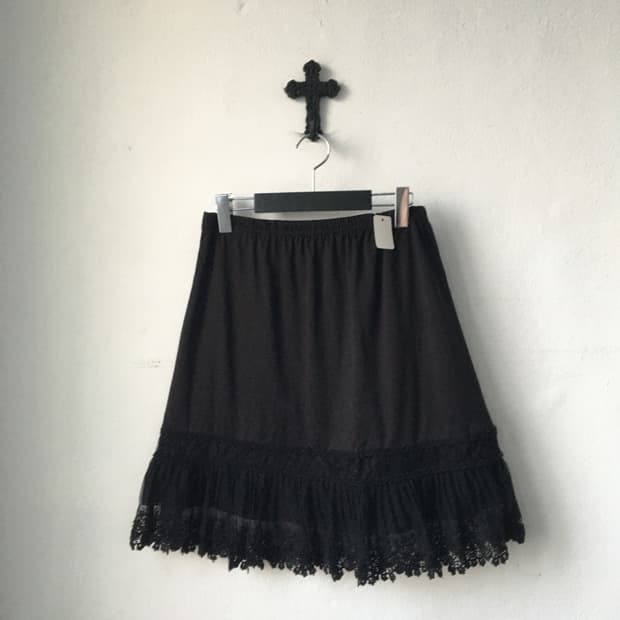 Lace point midi skirt