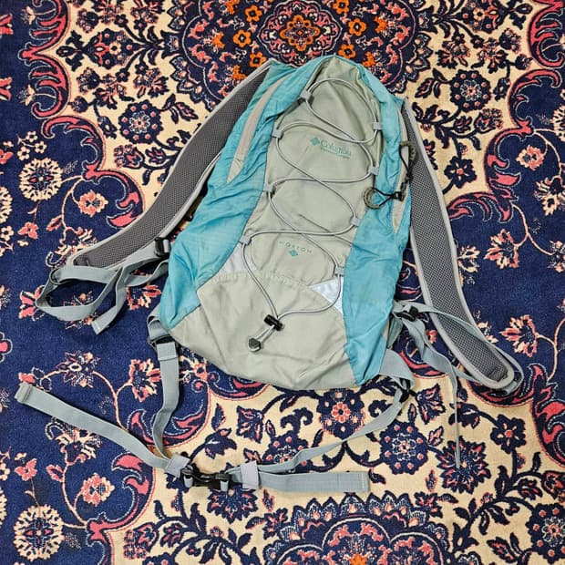 컬럼비아 MORTON 13리터 에메랄드 실버 경량 백팩