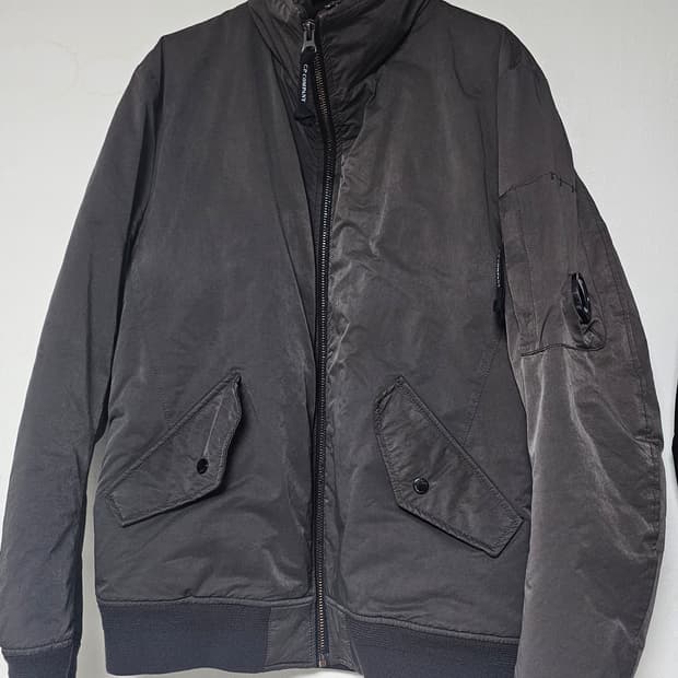 CP컴퍼니 봄버 105사이즈 판매합니다.