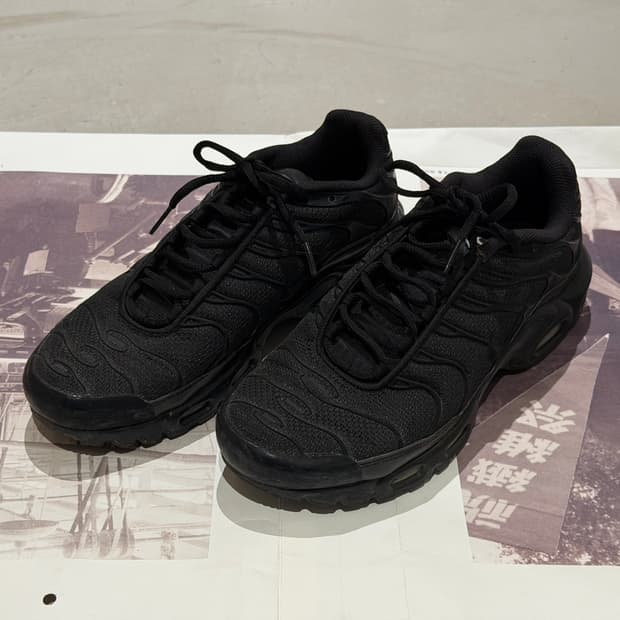 나이키 에어맥스 플러스 트리플 블랙