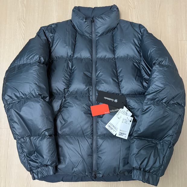 골드윈 X 뷰티앤유스 별주 리버시블다운 다크그레이 3사이즈 새상품 팝니다