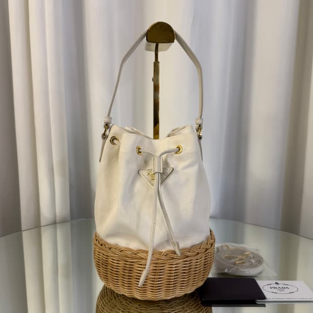 프라다 라탄 미니 버킷백 크로스백 1BH115