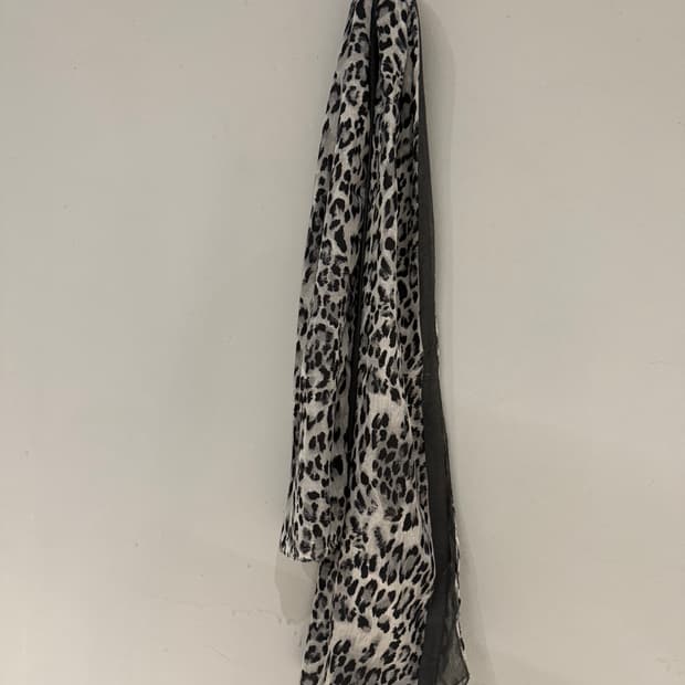 Leopard pattern scarf 