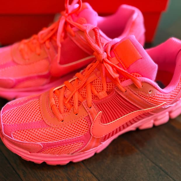 Nike Zoom Vomero 5  Hot Punch