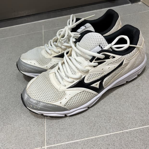 미즈노 런닝화 / 화이트 블랙 메쉬 운동화 / 255