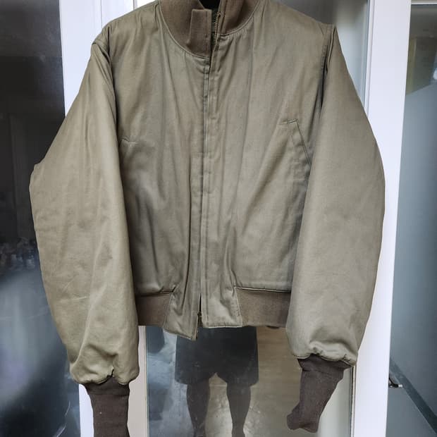 언라이클리 24fw 리버시블 탱커자켓 카키 L