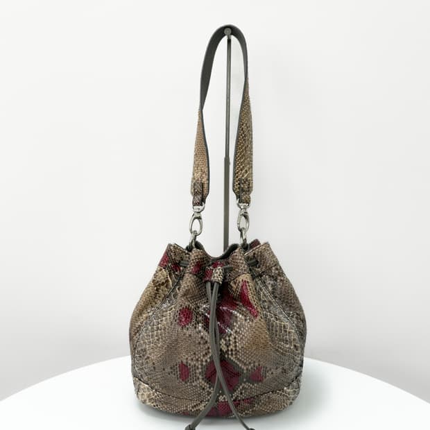 콜롬보 파이톤 드로우스트링 숄더백