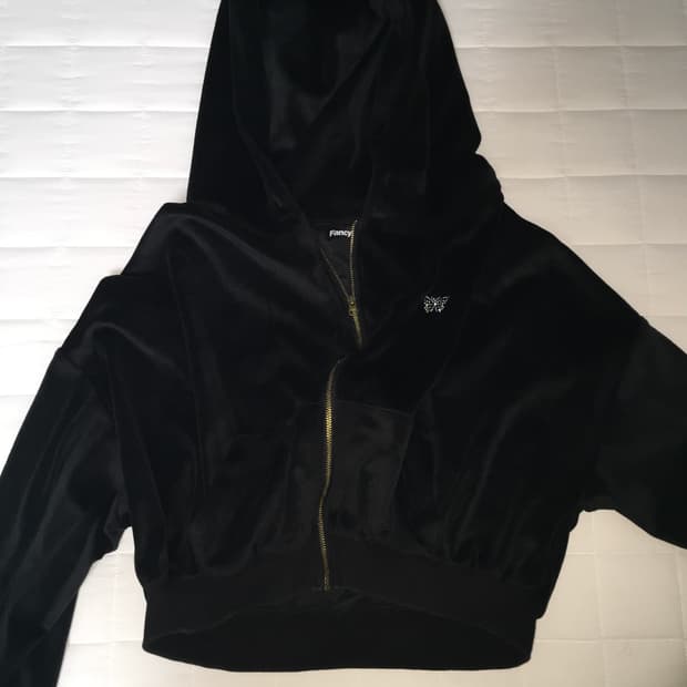 팬시 클럽 벨벳 크롭 후드집업