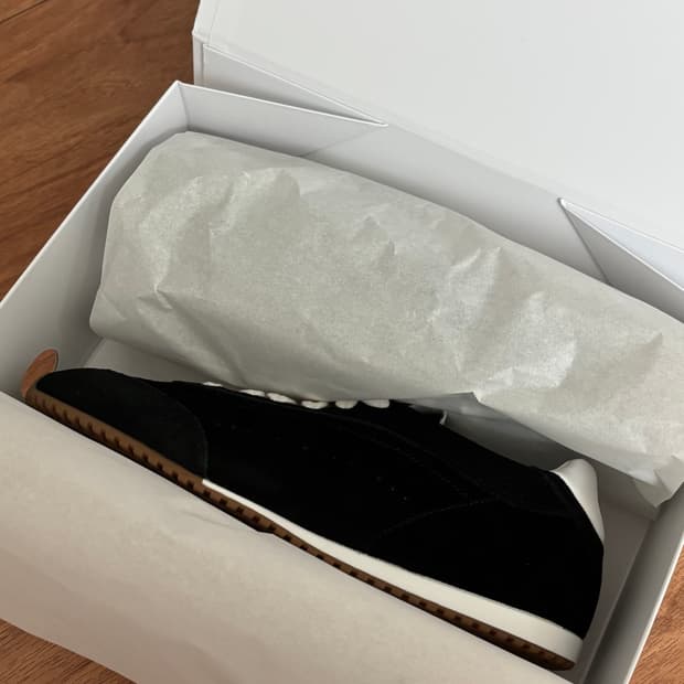 새상품!! 알로요가 alo 선셋 스니커즈 블랙 7.5w (240)