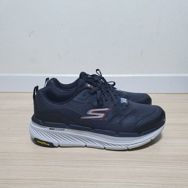 스케쳐스 맥스쿠셔닝 운동화 300