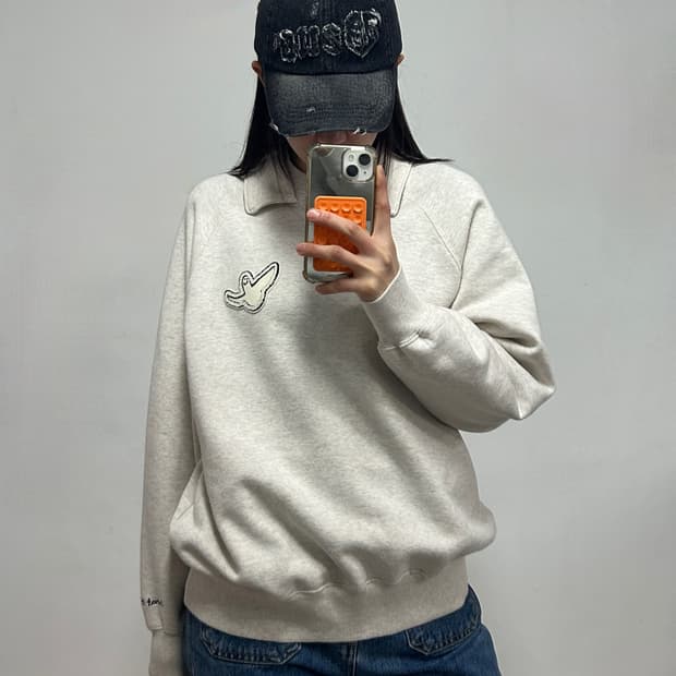 왓잇이즌 패치로고 카라 스웻셔츠 맨투맨