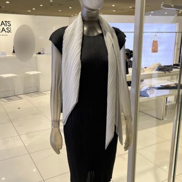 이세이미야케 플리츠 플리즈 스카프 아이보리