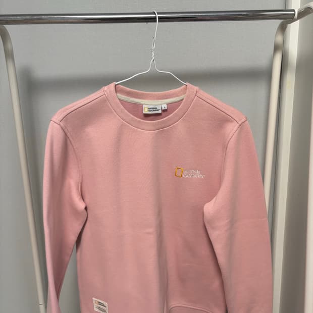 네셔널지오그래픽 맨투맨 베이비핑크 S