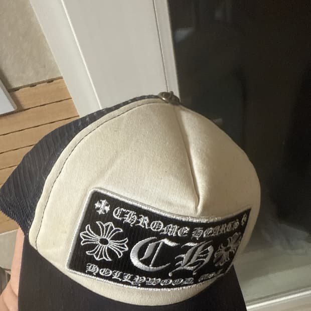 크롬하츠 CH 할리우드 트러커햇 네이비 화이트