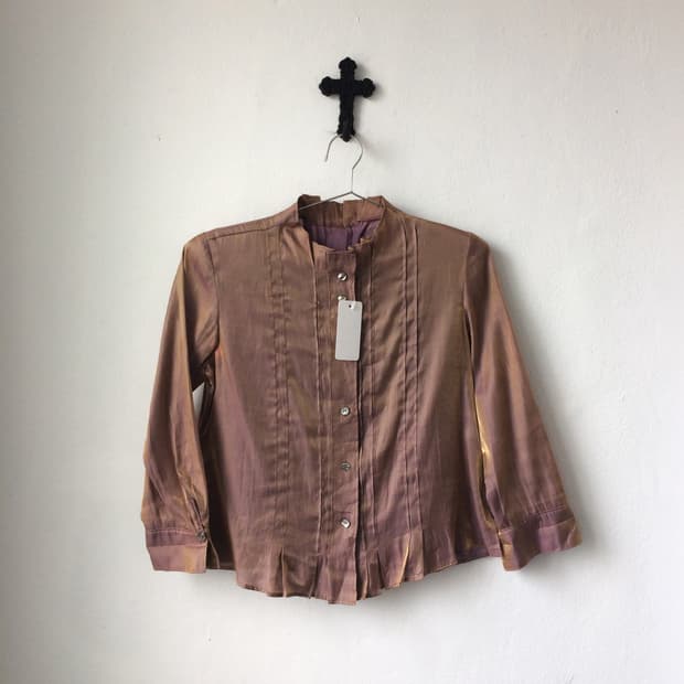 Glossy pleats high neck shirt