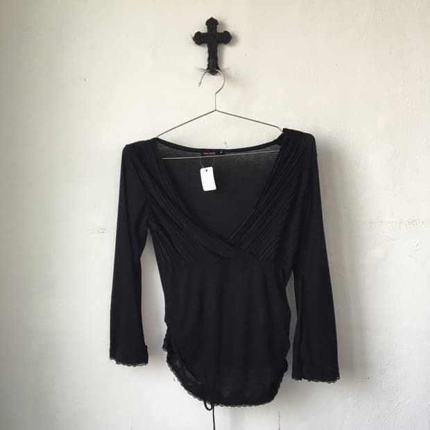 Tied shirring point sleeve