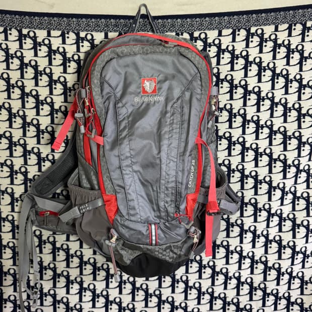 블랙야크 캐치업 28L 등산 배낭 그레이/레드